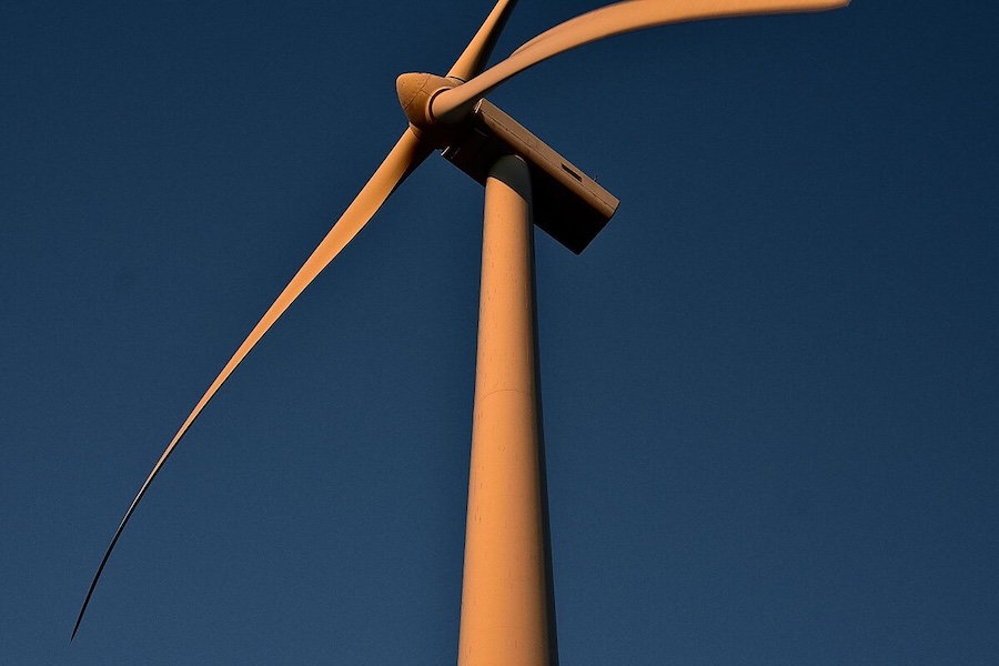 Aspas_de_un_aerogenerador_de_electricidad_900x600