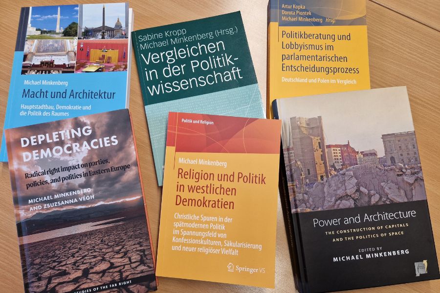 Büchertisch