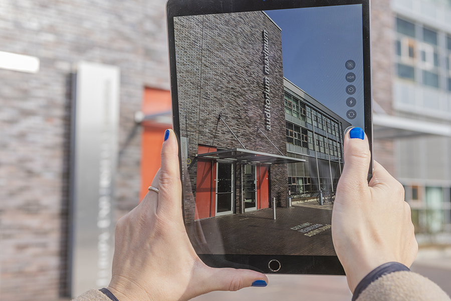 Fotografieren des Auditorium Maximum mit einem Tablet